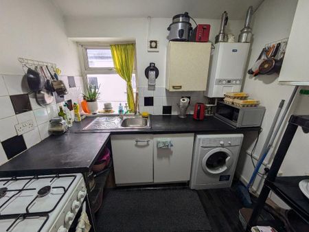 2 bedroom apartment to rent - Photo 4