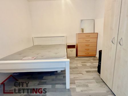 1 Bedroom Apartment - Photo 2