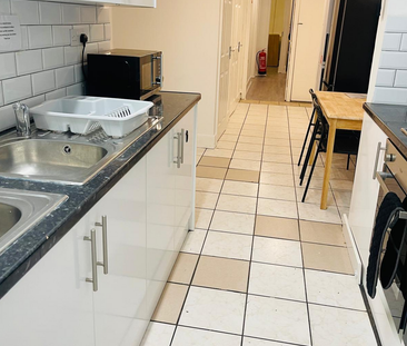 1 bedroom in a house share to rent - Photo 4
