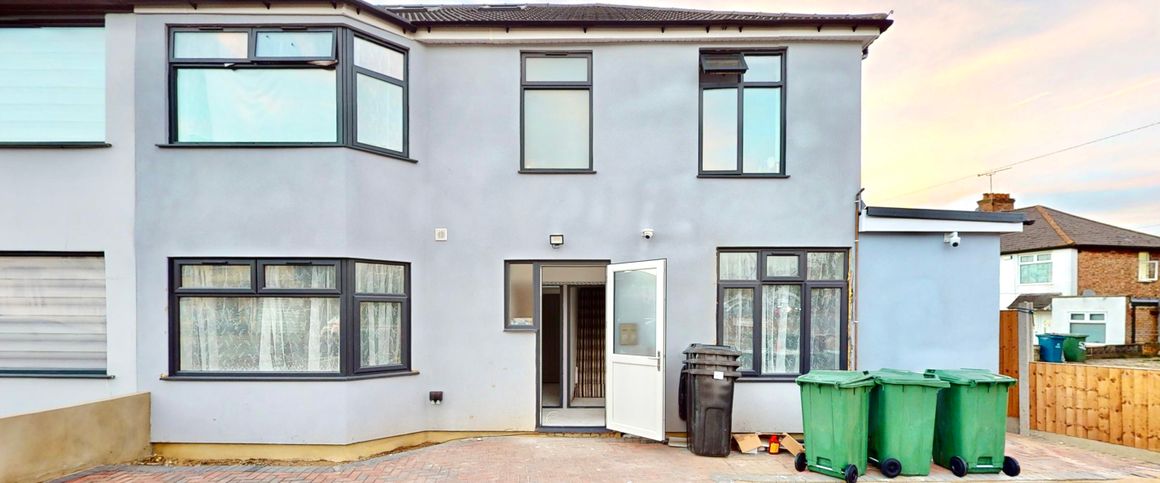 Flat 1 Room 2 - Photo 1