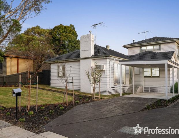 WARMTH, COMFORT AND LOW-MAINTENANCE APPEAL - Photo 1