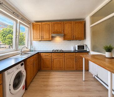 3 bedroom flat to rent - Photo 6