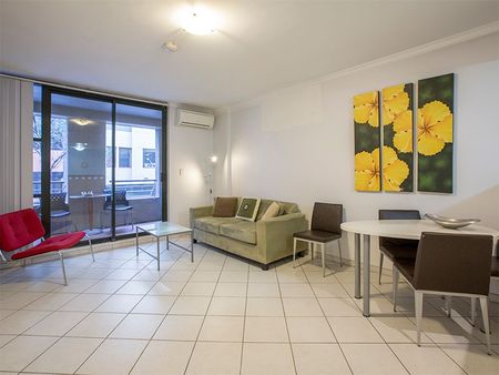 Oversized Studio Apartment In The Heart of Surry Hills - Photo 2