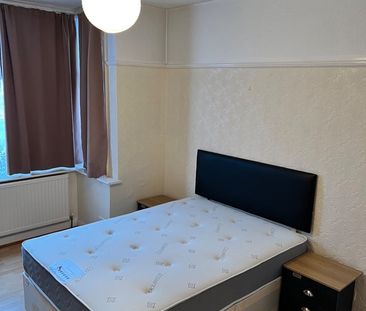Room in a Shared House, Constance Road, CR0 - Photo 2
