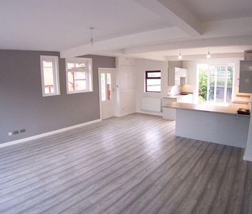 4 bedroom detached bungalow to rent - Photo 2