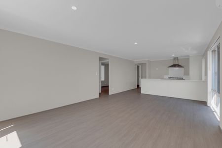 Four Bedroom Family Home in South Yunderup - Photo 2