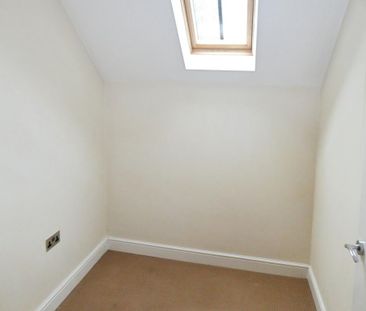 3 bedroom flat to rent - Photo 3