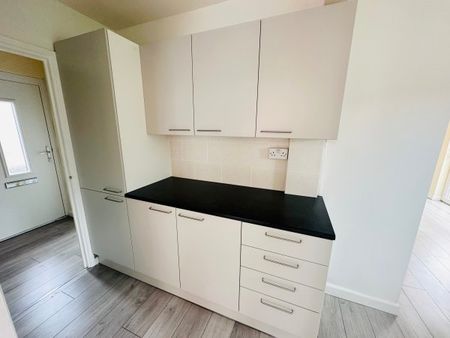 Queens Way, Dordon, Property for rent - Photo 2