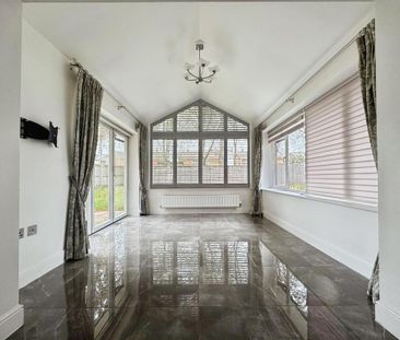 5 bedroom detached house to rent - Photo 2