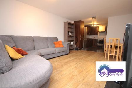 3 Bedroom Flat To Rent - Photo 2