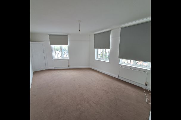 1 Bed Flat, Grand Parade, SW14 - Photo 1