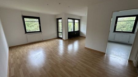 Weitläufige, lichtdurchflutete Wohnung mit Balkon - Foto 2