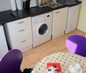 1 bed Studio - To Let - Photo 6
