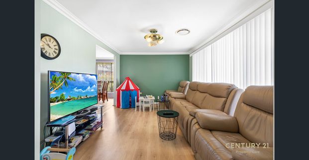 Spacious Family Home Packed With Features! - Photo 1