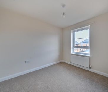 Ilex Drive, Tewkesbury, Gloucestershire - Photo 6