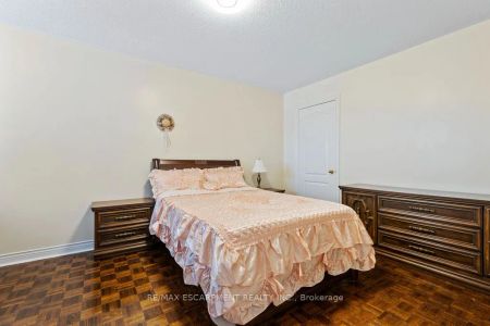 Detached Home For Lease | W9251835 - Photo 2