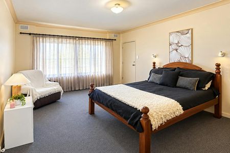 Spacious Furnished Family Home in the Heart of Victor Harbor - Photo 4