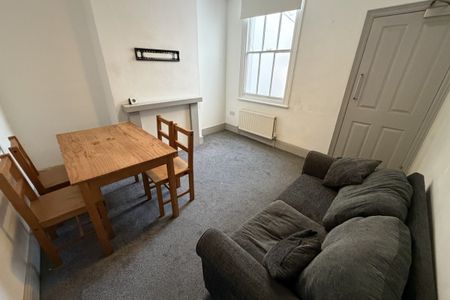 Essex Street - Photo 5