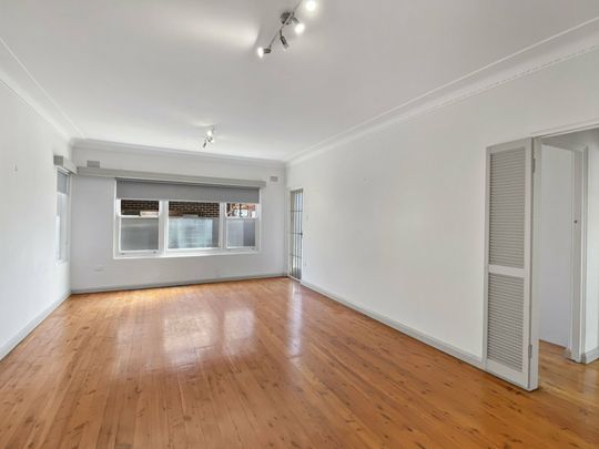 Beautiful 2 Bedroom Unit! - Photo 1