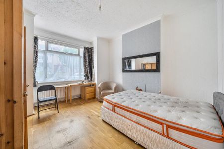 4 bedroom terraced house to rent - Photo 3