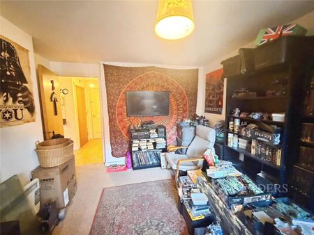 2 bedroom flat to rent - Photo 3