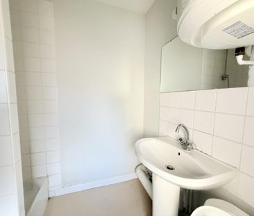 Location Appartement 1 pièce 26m² ROANNE 42300 - Photo 3