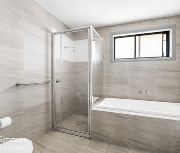 Spacious 5 Bedroom Home - Photo 6