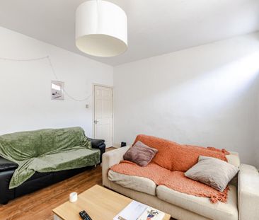 Newport Gardens, Hyde Park, Leeds, LS6 3DA - Photo 2