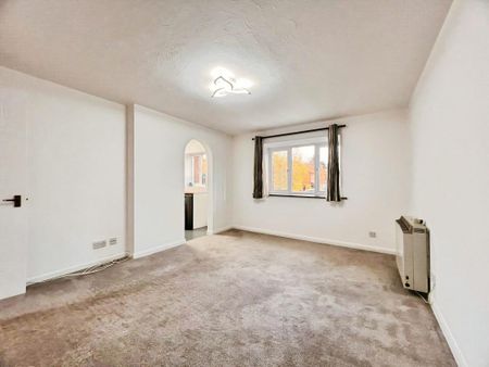 Chafford Hundred, Grays, RM16 - Photo 5