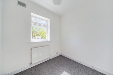 Gorringe Park Avenue, Mitcham, CR4 - Photo 3
