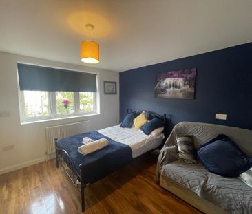 1 bedroom in a house share to rent - Photo 2