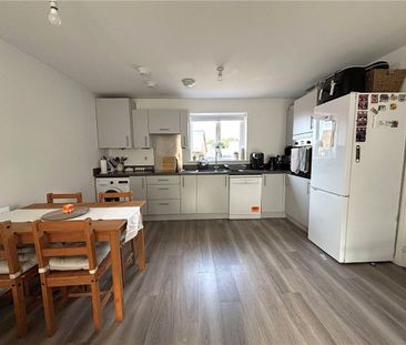 Stunning first floor apartment with balcony and allocated parking. - Photo 3