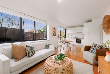 2 Bed, 1 Bath - Photo 3