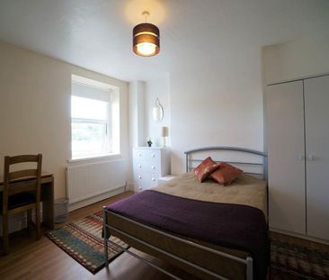 Flat 2, 67 High Street - Photo 3