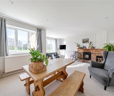 Charming 3 bedroom bungalow in peaceful rural setting with stunning... - Photo 2