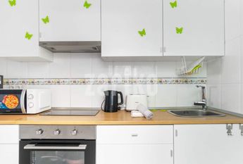 Bright two-bedroom apartment just a stone-throw from the beach