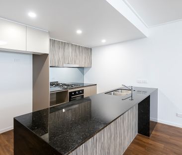 APARTMENT WITH GARDEN VIEW - Photo 5