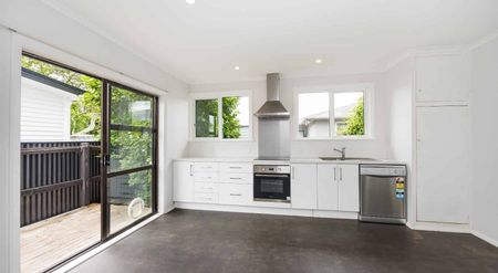 AWAPUNI - TWO BEDROOMS - Photo 2