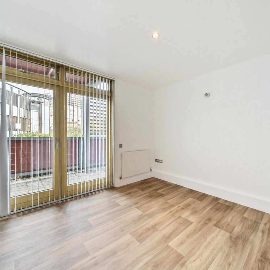 Schoolbank Road, London, SE10 - Photo 1