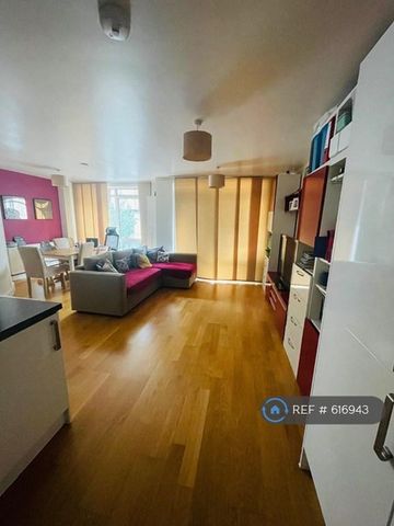 2 bedroom flat to rent - Photo 2