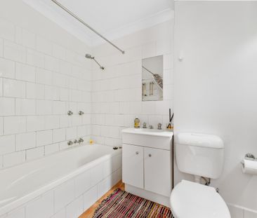 2 Little Arthur Street, Balmain NSW 2041 - House For Rent | Domain - Photo 2