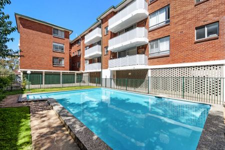 Renovated Apartment With Balcony and Parking - Photo 3