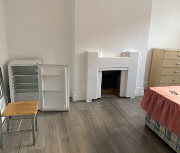 5 Bed Terraced House, East Park Rd, LE5 - Photo 2