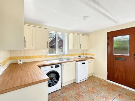 3 bedroom detached bungalow to rent - Photo 5