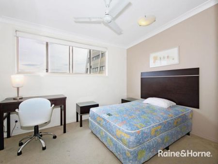 2 Bedroom - 2 Level Apartment In The Heart Of Spring Hill - Photo 3