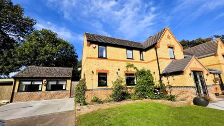 5 bedroom detached house to rent - Photo 2