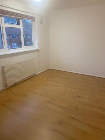 3 bedroom flat to rent - Photo 3