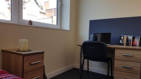 6 bedroom flat to rent - Photo 4