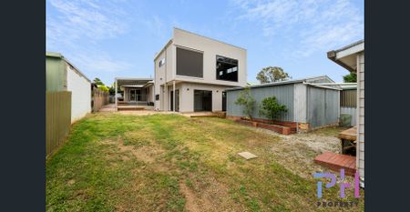 PERFECT FAMILY HOME - Photo 3