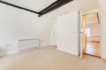 1 Bedroom Flat / Apartment - West Street, Alresford - Photo 3